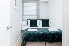 Contractors & Leisure & Town Centre & Free Parking